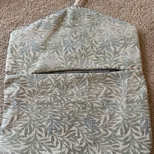 Peg bag with hanger| 100% cotton | Handmade in Uk | Washable | Laundry | Wash Days | Laundry | Spring cleaning| Fully lined | Handmade in UK Green leaf