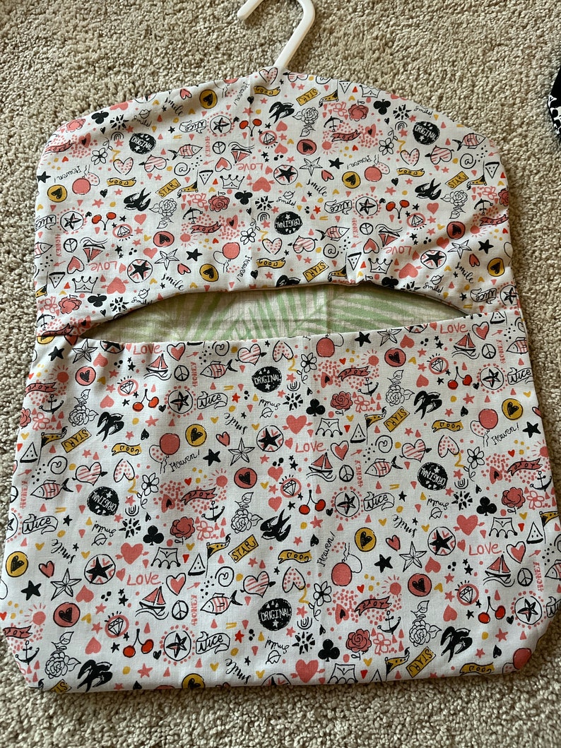 Peg bag with hanger| 100% cotton | Handmade in Uk | Washable | Laundry | Wash Days | Laundry | Spring cleaning| Fully lined | Handmade in UK Peace / palm lining