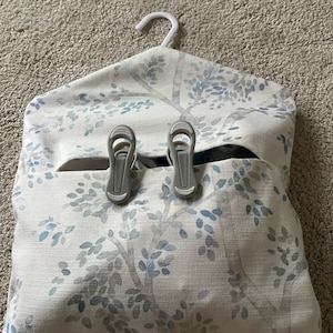 Peg bag with hanger| 100% cotton | Handmade in Uk | Washable | Laundry | Wash Days | Laundry | Spring cleaning| Fully lined | Handmade in UK cream flowers