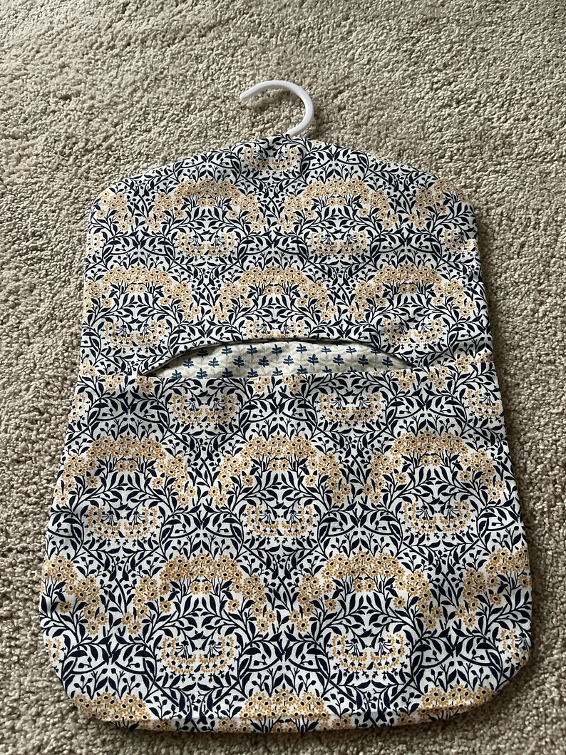Peg bag with hanger| 100% cotton | Handmade in Uk | Washable | Laundry | Wash Days | Laundry | Spring cleaning| Fully lined | Handmade in UK William Morris