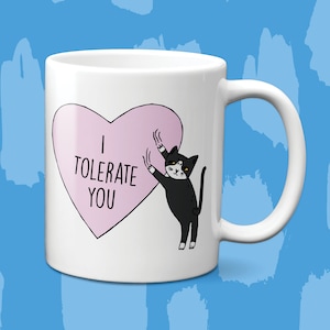 Tuxedo Katzenherz Botschaft Tasse | Personalisierbarer Tuxedo Katzenbecher | Lustiges Geschenk für Katzenliebhaber | Schwarz-Weiß Tuxedo Katze Mama Katze Papa Tasse