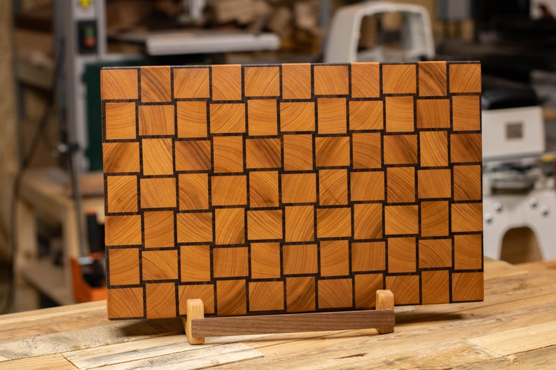 Holzschneidebrett-Handgefertigt-Stirnholzchneidebrett-Hirnholzchneidebrett-Massivholz-cuttingboard-handmade-endgrain-nussholz-walnut-eiche-oak-ahorn-maple