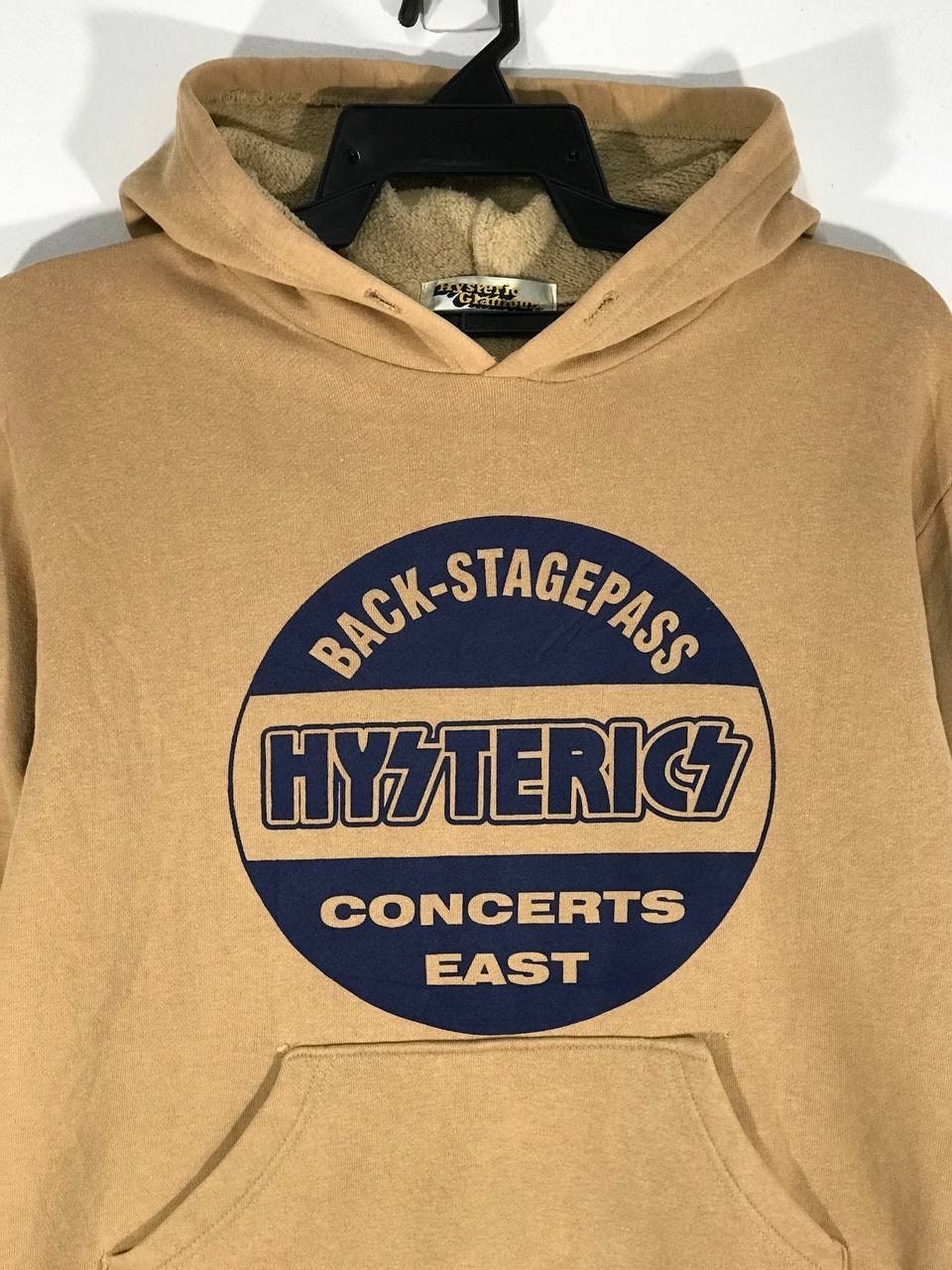 BACKSTAGE PASS PRINT HOODED SWEATSHIRT 【公式通販】