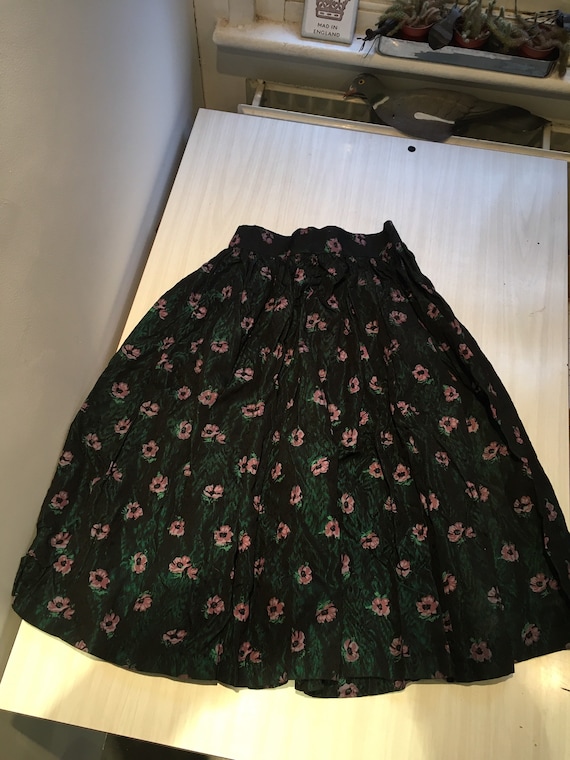 Pretty vintage 50s taffeta skirt - image 1