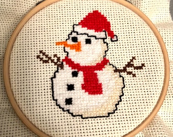 雪だるまのクロスステッチパターン：冬のクリスマスオーナメント（PDFパターン）