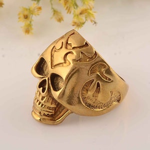 Bague tête de mort gothique en or : bijoux tête de mort en laiton