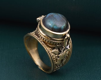 Anillo de veneno de labradorita dorada, anillo de compartimento secreto de latón hecho a mano