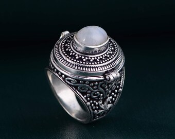 Anillo de veneno de piedra lunar de plata, pastillero con compartimento oculto