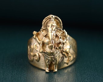 Anillo de latón hecho a mano con el Señor Ganesha: Dios hindú, amuleto de la buena suerte.