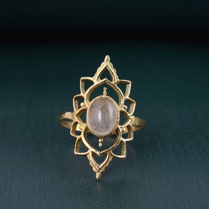 Anello di pietra di luna, anello di pietra di luna vintage, anello di pietra di luna antico, anello di dichiarazione, anello fatto a mano, regalo per lei, anello di pietra d'oro, anello di pietre preziose