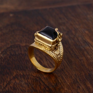 Minimalistischer Gold-Schwarz-Obsidian-Giftring, Pillenbox-Ring, Geheimfachring, Gold-Giftring, handgemachter Giftring, versteckter Box-Ring