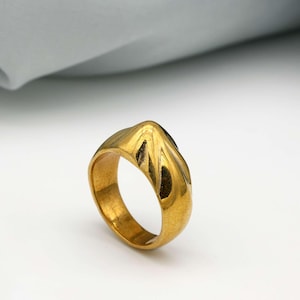 Minimalist Dome Ring, Pointed Gold Dome Ring, Solid Gold Chunky Ring, Gifts for Her, Dainty Dome Ring, Boho Dome Ring, Unique Dome ring