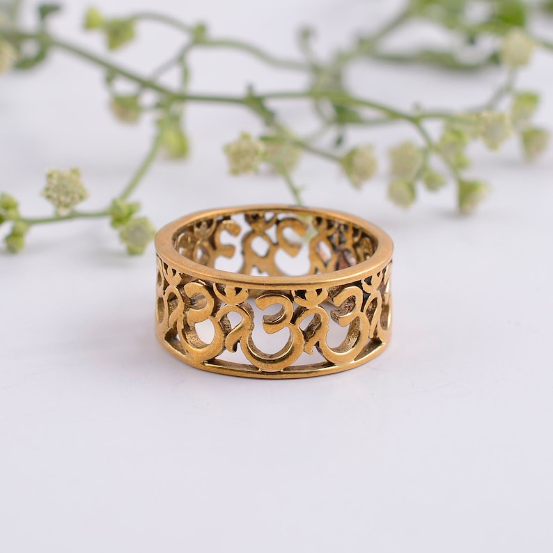 a crescent the Om symbol is a combination of curves and a dot. Religious /& handcrafted Om ring of Brass