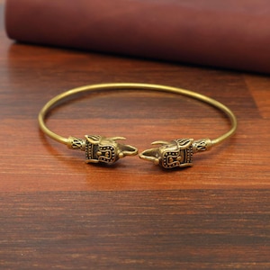 Pulsera tipo brazalete antigua de oro con cabeza de elefante al estilo indio