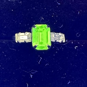 Vintage Sterling Silber Uranglas und Zirkonia Ringe, alle verstellbar. Schwarzlichtschmuck, UV-aktiv.