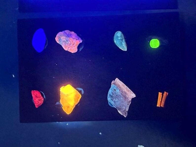 Fluorescent Magic Rocks Fluorescent Mineral Starter Kit, STEM Educational Gift, Geology Kit for ...