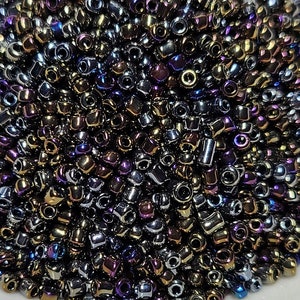 11/0 Opaque Moss Green Iris Seed Beads, 2mm Rocailles, 10 or 20g - Item Number 8688