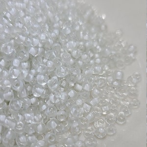Seed Beads, Color Lined White 11/0 Rocailles, 9g - Item Number 8828