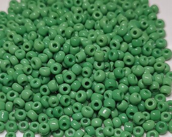 8/0 Opaque Green Seed Beads, 3mm Rocailles, 20g - Item Number 8000