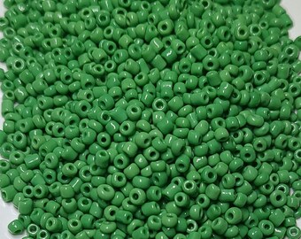 8/0 Opaque Green Seed Beads, 3mm Rocailles, 20g - Item Number 8006