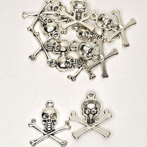 Skull and Crossbones Charms - Set of 10 - Item Number 0434