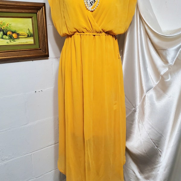 New York and Company Mustard Yellow Mid Open Sleeve Maxi Dress Size: 6. F-200