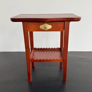 Pleasant Company taggade American Girl-dockan Felicity’s Colonial Dressing Table, pensionerad EDF