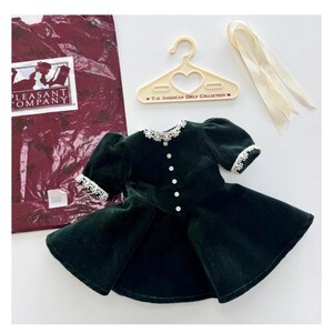 molly christmas dress Molly's Evergreen Velvet Dress, Molly's Christmas Dress, American Girl, Pleasant Company, First Version, Retired