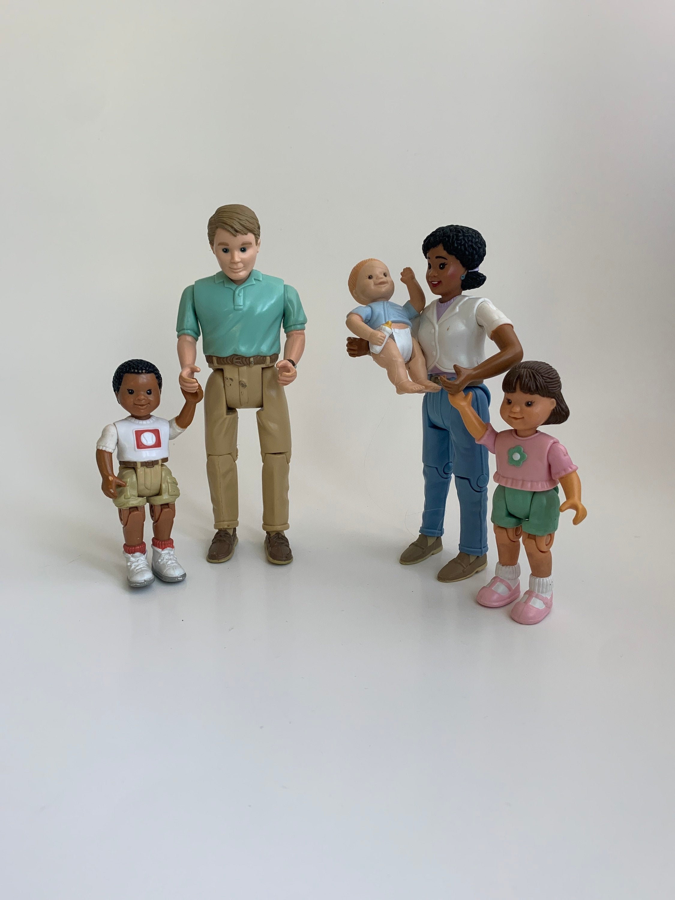 Casa De Muñecas En Miniatura Negro Moderno familia de 4 personas Bendable Poseable 1:12 