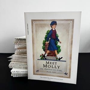 Pleasant Company American Girl Doll Book One &quot;Meet Molly&quot; an American Girl Story first edition printing soft cover historical children&#39;s