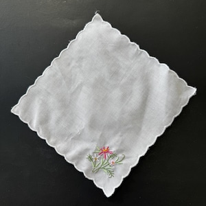Pleasant Company American Girl Doll Samantha’s cloth napkin from Tea Tin School Lunch Set embroidered white floral scalloped edge