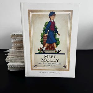 Pleasant Company American Girl Doll Book One &quot;Meet Molly&quot; an American Girl Story first edition printing soft cover historical children&#39;s
