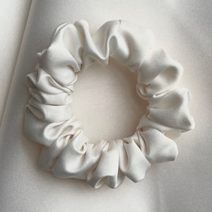 Bride scrunchie white satin scrunchies set Ivory scrunchie bulk bridesmaid scrunchie gift bride hair tie bachelorette party favor Mini