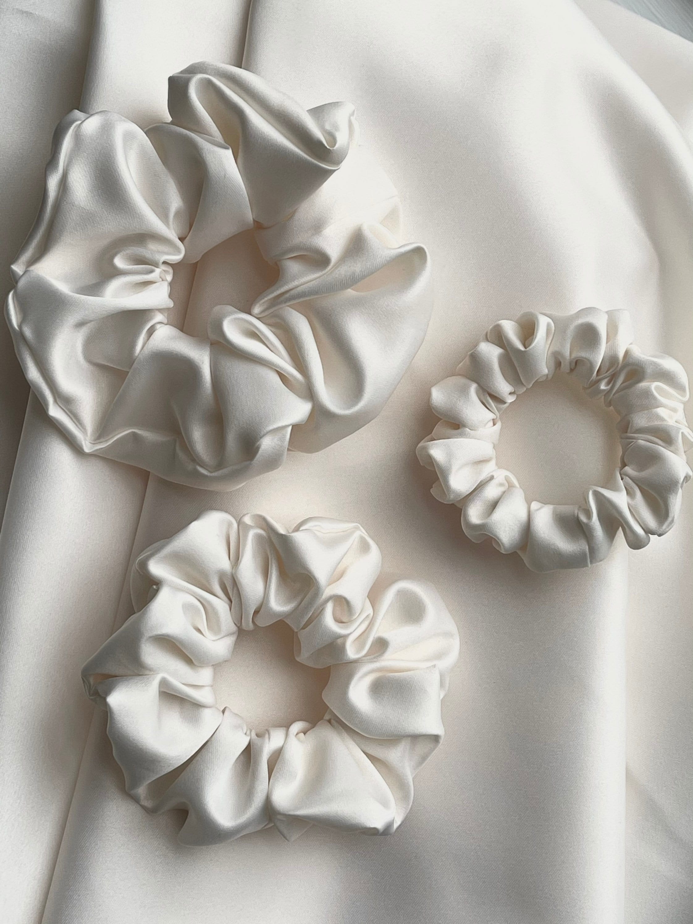 Bulk white best sale scrunchies