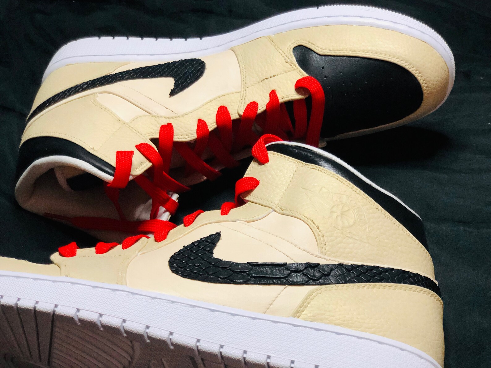 jordan 1s snake
