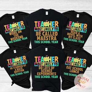 以下が含まれることがあります： カラフルなテキストとグラフィックが施された黒いTシャツ6枚。Tシャツのテキストは「Teacher Most Likely To」で、その後に各Tシャツで異なるフレーズが続きます。フレーズは「Work on the Weekend This School Year」、「Be Called Maestra This School Year」、「Read a Novel With My Class This School Year」、「Be Stumped By a Math Question This School Year」、「Do Lots of Science Experiments This School Year」、「Eat School Lunch This School Year」です。