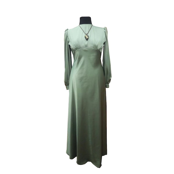 Robe de demoiselle d'honneur vintage en satin Sage à manches longues. Robe longue de demoiselle d'honneur avec col ras du cou. Robe de bal mi-longue à manches longues