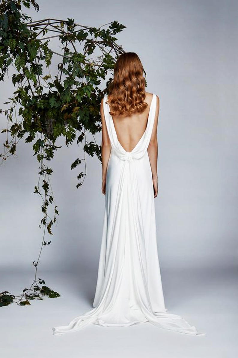 Robe de mariée nuisette dos nu décolleté drapé
