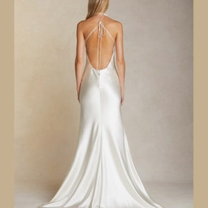 Brautkleid Neckholderkleid mit Stehkragen. Spaghettiträger zum Binden. Elfenbein rückenfreies Strandkleid. Neckholder Top Kleid. Kleid für den Empfang.