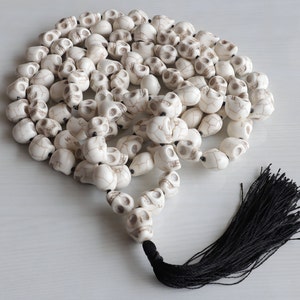 108 + 1 Hindu Göttin Kali Schädel Mala Halskette - Ma Shakti Kali Natürliche Perlen Für Gebet Rosenkranz Meditation und spirituellen Schutz