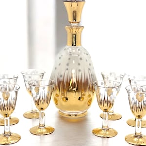 1950s french Gold Decanter & 8 Glasses – Vintage Barware – Hollywood Regency Gift Set - Mid century retro barware