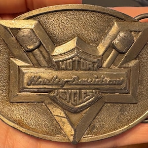 Vintage 1983 Harley-Davidson Belt Buckle – V-Twin Pistons Design – Solid Cast Metal Rare