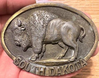Vintage South Dakota Buffalo Bison Bältesspänne Mässingsfärgad Oval Western Souvenir Tillverkad i USA GBS 1980-talet State Travel Rodeo