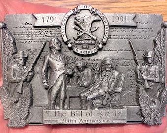 Fivela de cinto vintage da NRA, comemorativa do 200º aniversário da Declaração de Direitos de 1991, Associação Nacional de Rifles, em estanho, EUA.