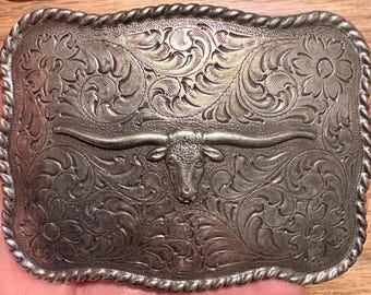 Hebilla de cinturón Nocona Longhorn vintage con grabado floral estilo western, borde de cuerda, metal macizo, hebilla de vaquero y rodeo.
