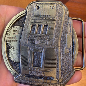 Vintage Mills “Black Beauty” 1947 Slot Machine 5 cent The Great American Buckle Company Chicago 1975 Brass Belt Buckle Casino Gambling Rare
