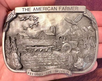Vintage Limited Edition "The American Farmer – Feeding the World" tinnen riemgesp - Iowa Premium Specialty Co. (1983) zeldzaam