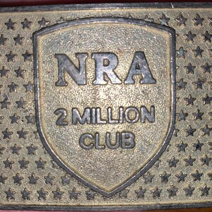 Hebilla de cinturón de metal conmemorativa de la Segunda Enmienda de la Asociación Nacional del Rifle (NRA) de 2 millones de miembros, rara