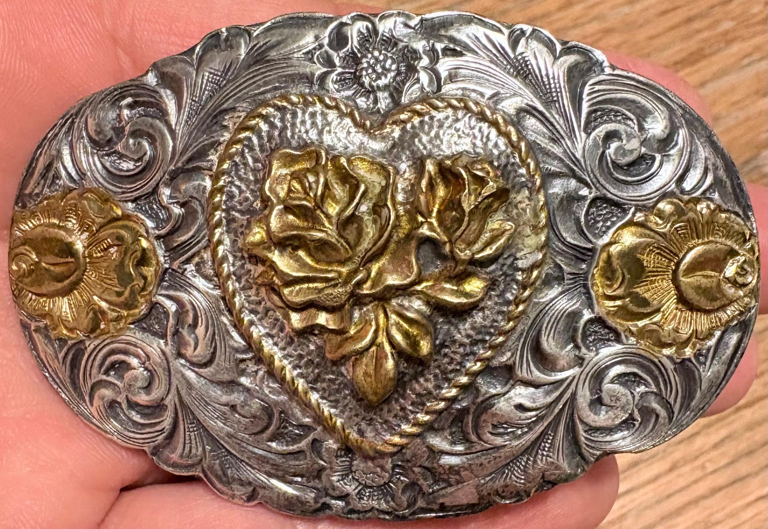 CRUMRINE WESTERN BELT BUCKLE FLORAL ROSE SCROLL SILVER GOLD TONE VINTAGE Crumrine® Letter  main image 4