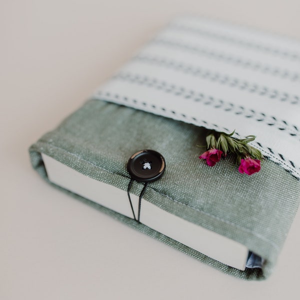 Book Sleeve with Pocket - Book Protector - Friend Book Gift - Paperback Book Sleeve - Hardback Book Sleeve - E-reader Cover - Book Pouch